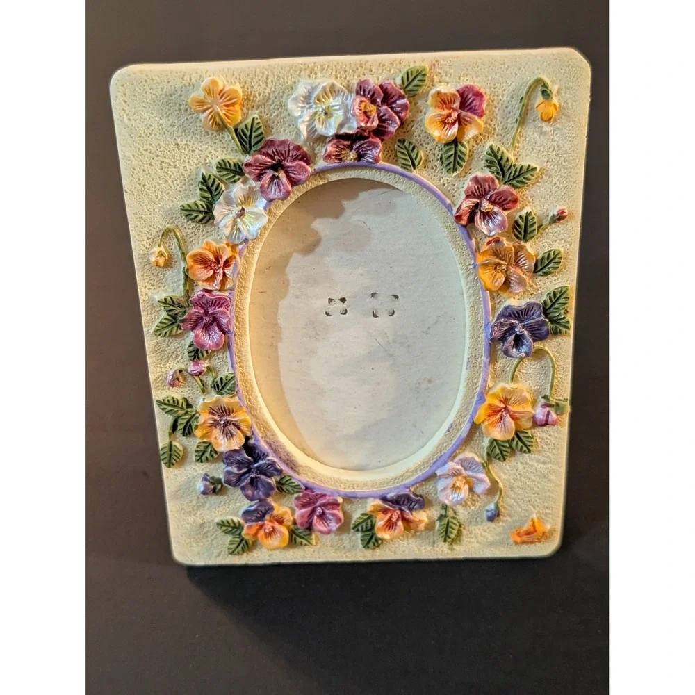 Giftco Vintage 90s Shabby Chic Floral Pansy Resin Picture Frame Cream 3.75x4.75